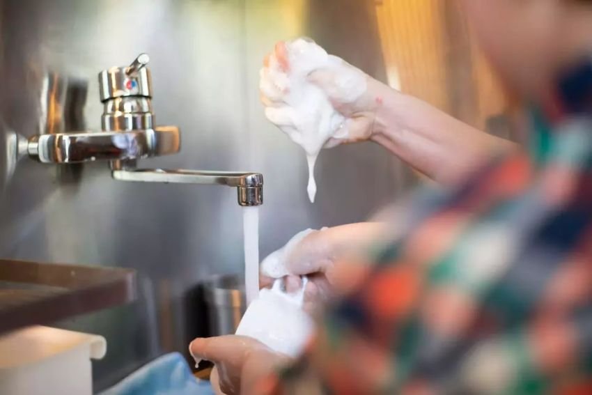 Agar Lebaran Tetap Sehat, Menkes Imbau Pemudik Rajin Cuci Tangan