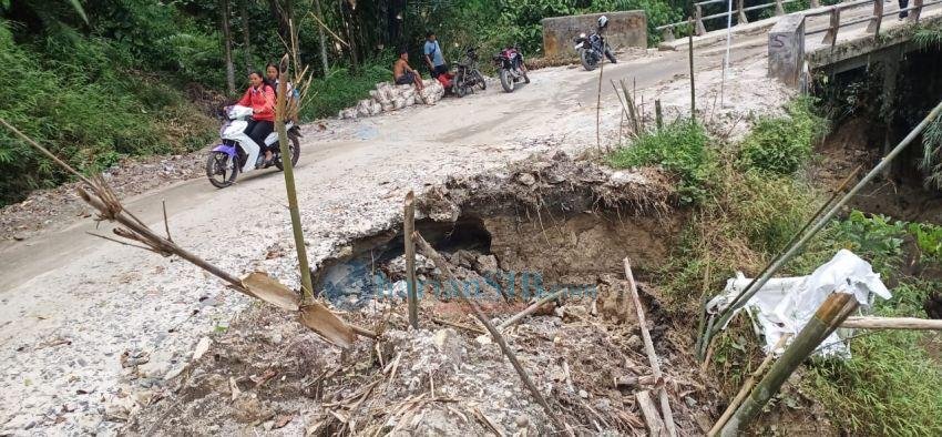 Ruas Jalan Utama Menuju Nagori Siatasan Simalungun Terancam Putus