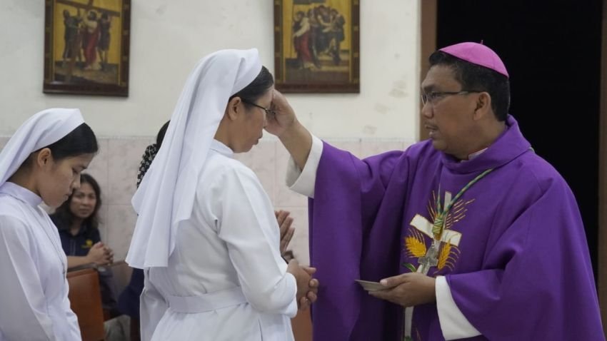 Uskup Keuskupan Sibolga Pimpin Misa Rabu Abu di Gereja Katolik Paroki Kataderal