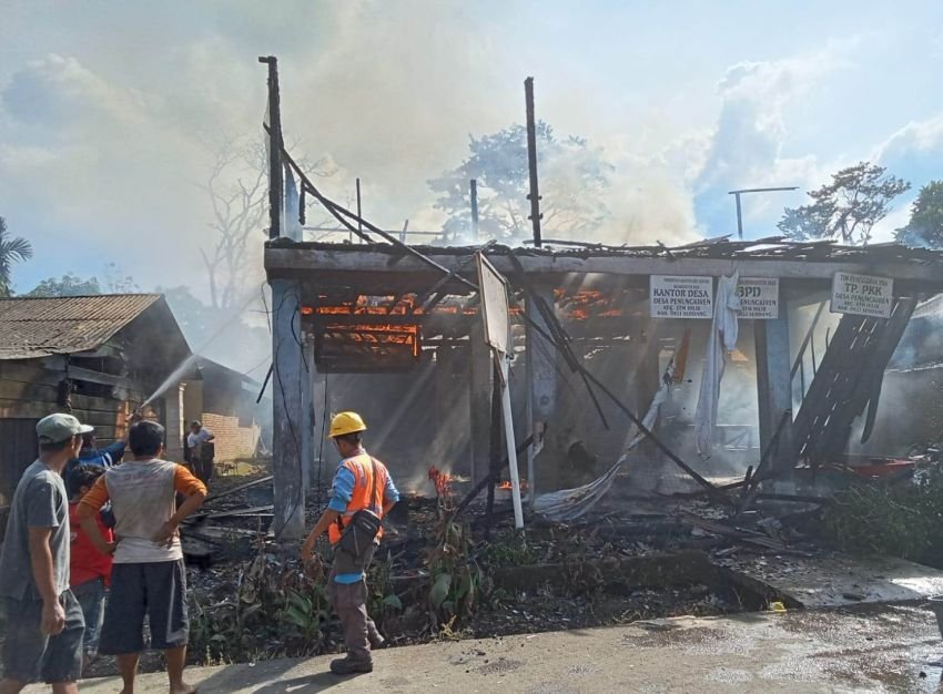 Kantor Desa Penungkiren, Deliserdang Terbakar