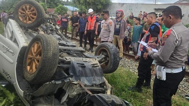 Mobil Tertabrak Kereta Api di Asahan, 1 Keluarga Tewas