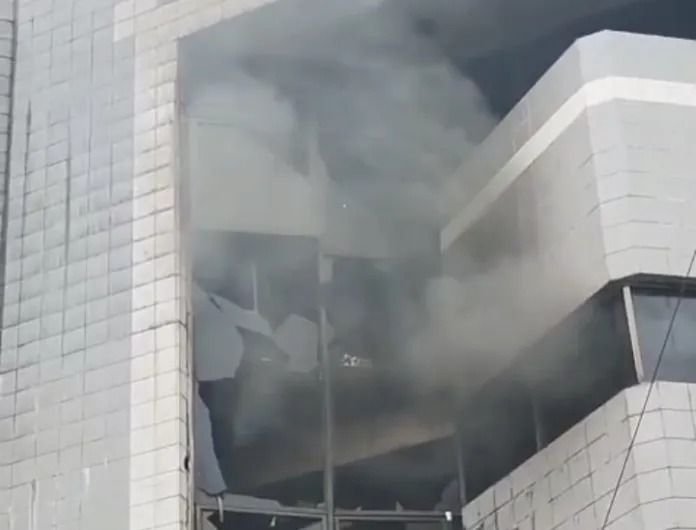Ruko Tiga Lantai di Komplek Millenium Plaza Terbakar