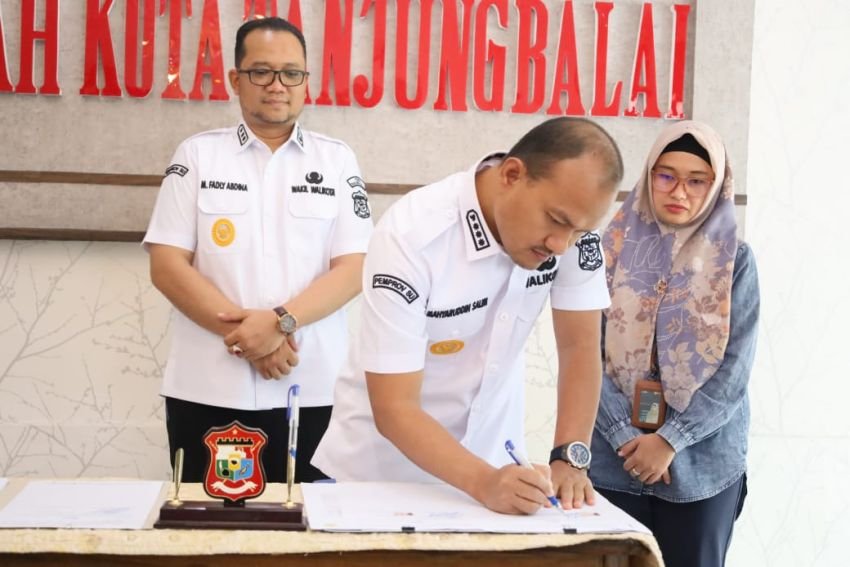 Wali Kota Tanjungbalai Mahyaruddin Salim Tandatangani Kesepakatan Dengan PT PLN