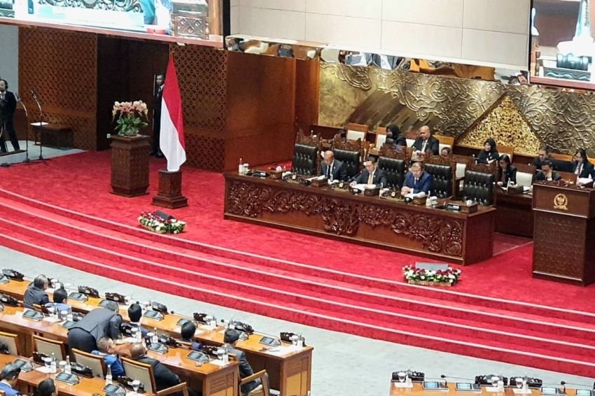 DPR RI Sahkan RUU TNI Jadi Undang-Undang