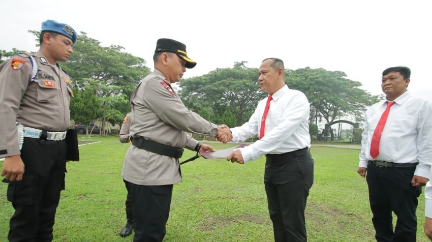 Berdedikasi Tinggi, 14 Anggota Sat Resnarkoba Polres Sergai Terima Penghargaan