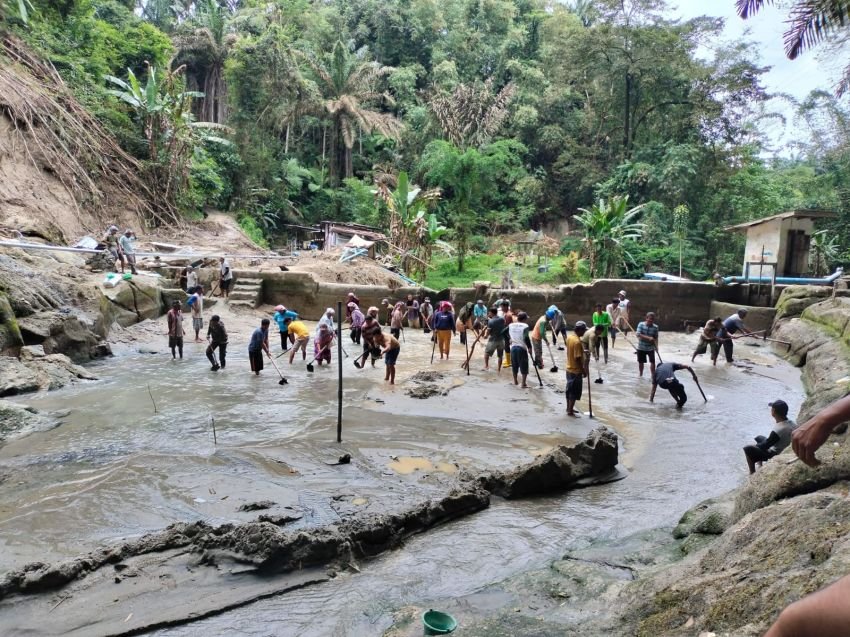 Material Longsor yang Menimbun Umbul Air Manigom Rampung Dievakuasi