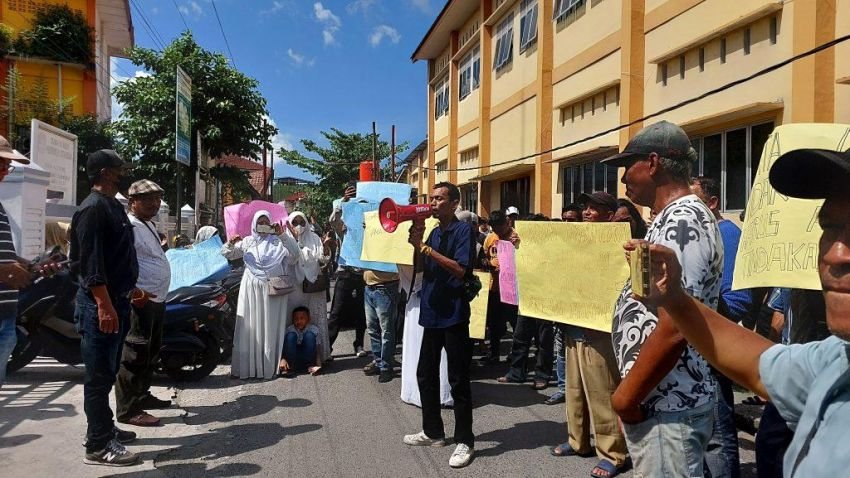 Dituding Lukai Perasaan Umat Islam, Warga Gelar Aksi Damai di Kantor Camat Medan Kota