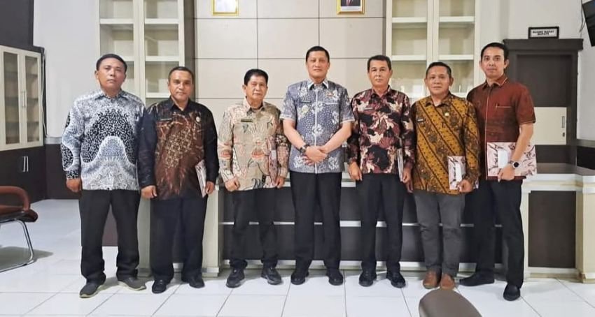 Wabup Palas Serahkan 6 SK Plt Pimpinan OPD dan Camat