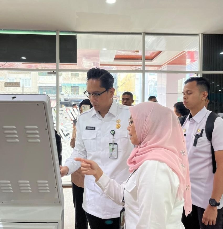 Rico Waas Kunjungi Mal Pelayanan Publik, Baru 5 Menit Pelayanan Online KTP Dibuka Langsung Habis