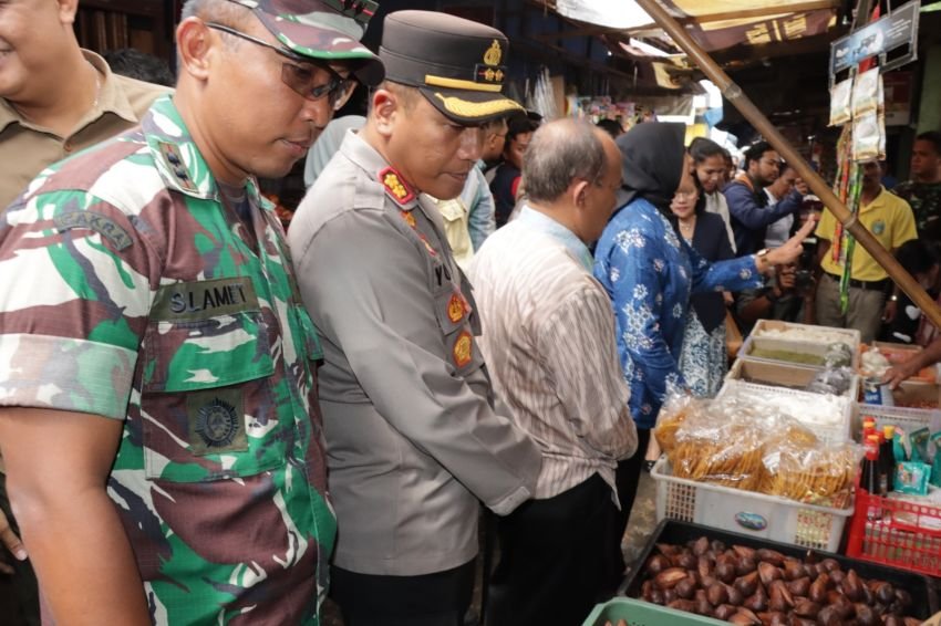 Kapolres Pematangsiantar Bersama Forkopimda Sidak Harga Bapokting di Pasar