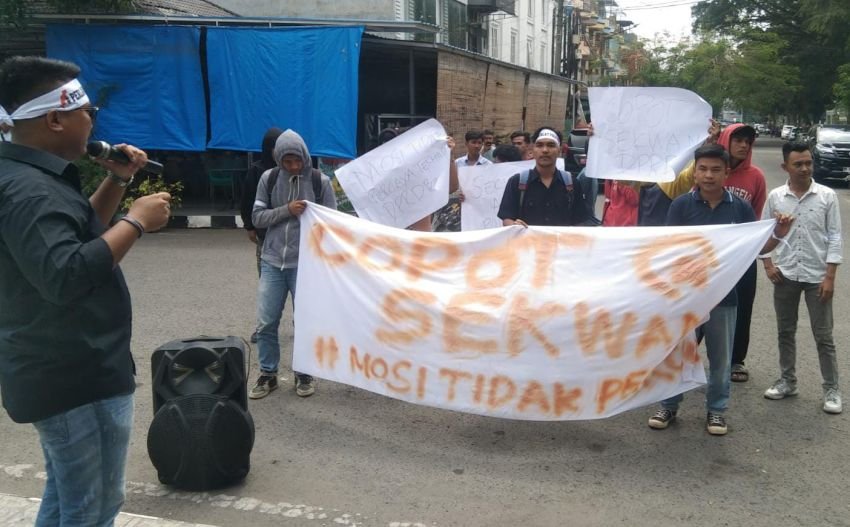 Rapat Paripurna DPRD Binjai Diwarnai Demo Mahasiswa