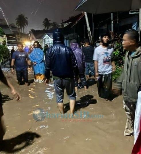 Sungai Batang Ayumi Meluap, Kota Padangsidimpuan Diterjang Banjir