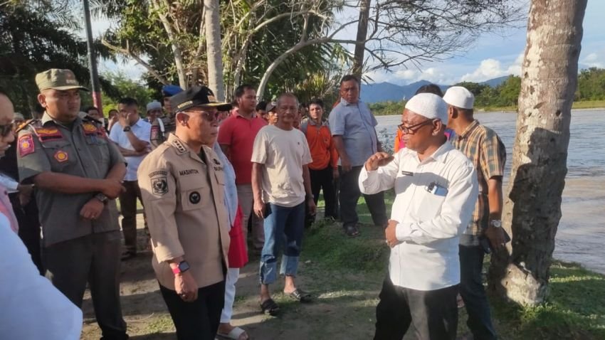 Bupati Tapteng Tinjau Lokasi Banjir di Barus, Dorong Kolaborasi Atasi Meluapnya Sungai Aek Sirahar