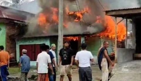 Dua Rumah Warga Musnah Terbakar di Agara