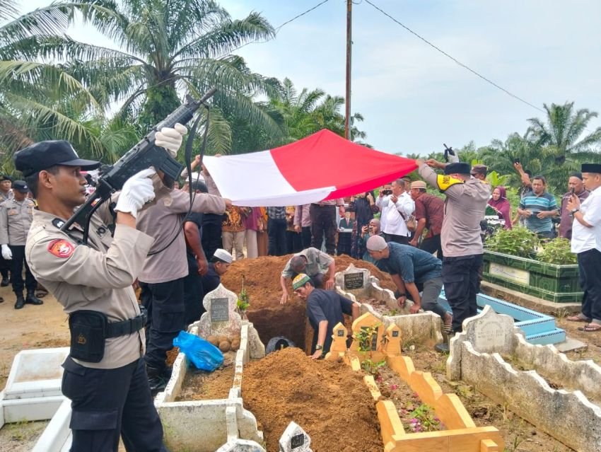 Polres Sergai Gelar Upacara Kehormatan, Lepas Kepergian Purnawirawan Polri IPTU Suherman