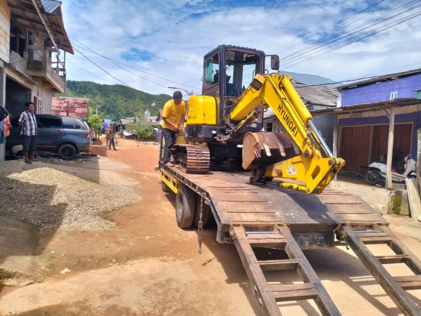 Wali Kota Sibolga Respon Keluhan Warga Aek Habil Turunkan Alat Berat ke Lokasi "Kampung Banjir"