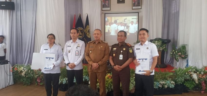 Tasyakuran HBP, Kalapas Sibolga Berikan Penghargaan Petugas Teladan