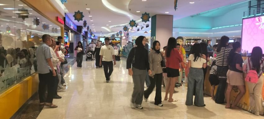 Hari Ketiga Idul Fitri, Pusat Perbelanjaan di Medan Dipadati Pengunjung