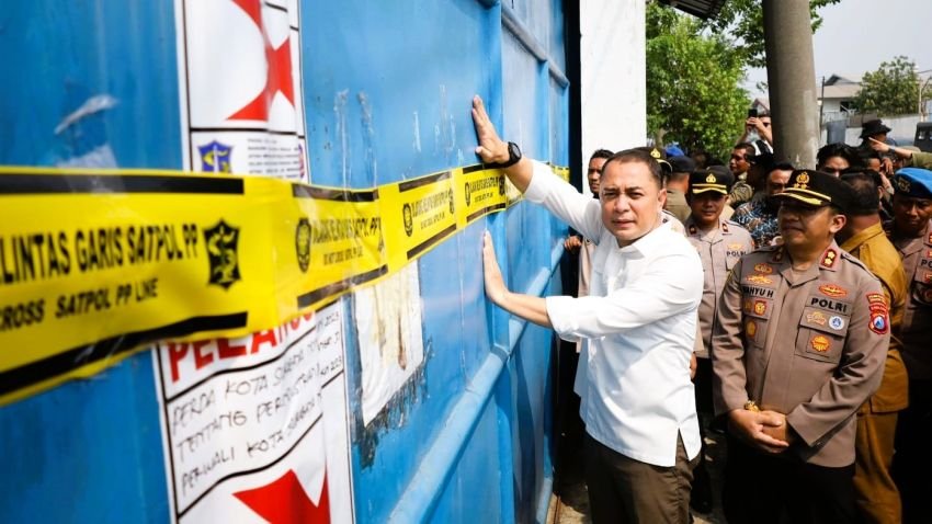 Gudang CV Sentoso Seal Disegel Satpol PP Surabaya
