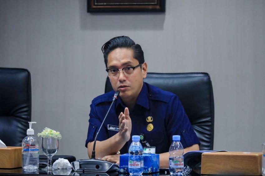 Rico Waas Minta Dinas SDABMBK Petakan Jalan Rusak dan Drainase