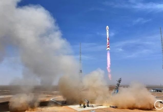 Roket Komersial China Sukses Antar Enam Satelit ke Luar Angkasa