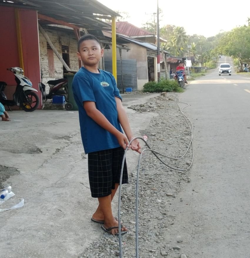 Warga Nias Resah, Kabel Telkomsel Dipasang Asal Jadi dan Ancam Keselamatan