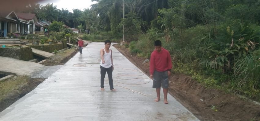 Pangulu Mekarsari Raya Apresiasi Perbaikan Jalan Program TJSL