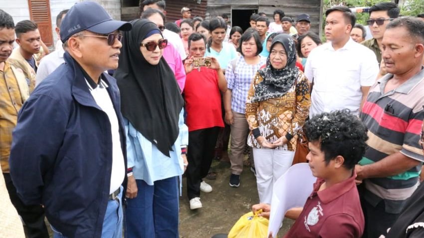 Bupati Simalungun Bantu Korban Kebakaran Rumah