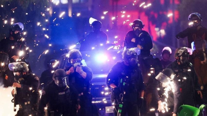 Demo Kebijakan Imigrasi Merembet ke New York, Los Angeles Terapkan Jam Malam