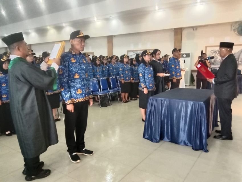 Bupati Simalungun Serahkan 1.068 SK Pengangkatan PPPK