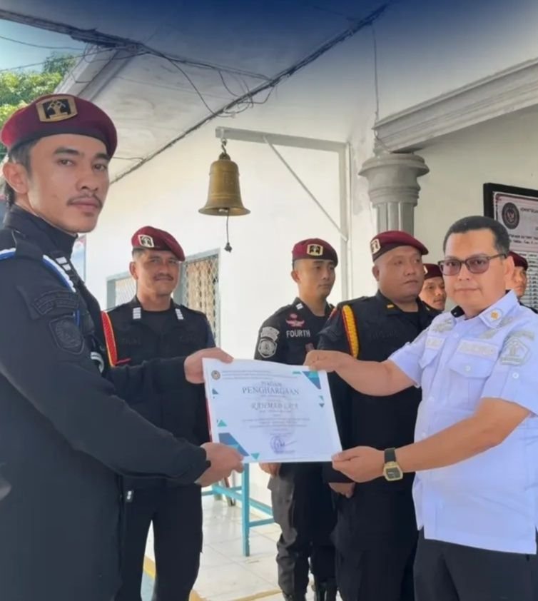 Lapas Sibolga Beri Penghargaan Pegawai Teladan