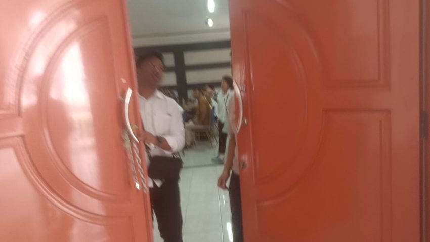 Pimpinan dan Anggota DPRD Simalungun Bersama Eksekutif Gelar Rapat Tertutup