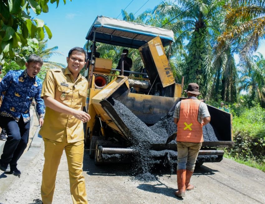 Wabup Sergai Tinjau Pembangunan Jalan di Bintangbayu dan Pantaicermin