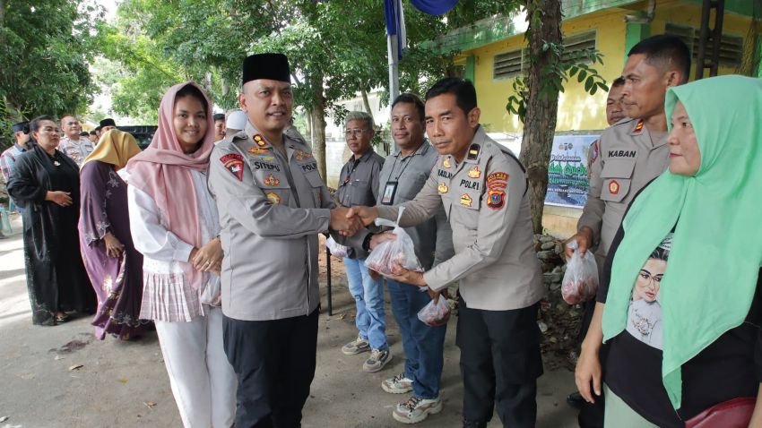 Idul Adha 1446 H, Polres Sergai Bagikan Daging Hewan Qurban kepada Masyarakat