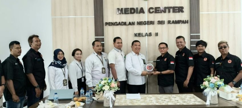 Terima Pengurus Forwakum Sergai, Ketua PN Seirampah Tegaskan Peran Penting Media Sebagai Pilar Demokrasi