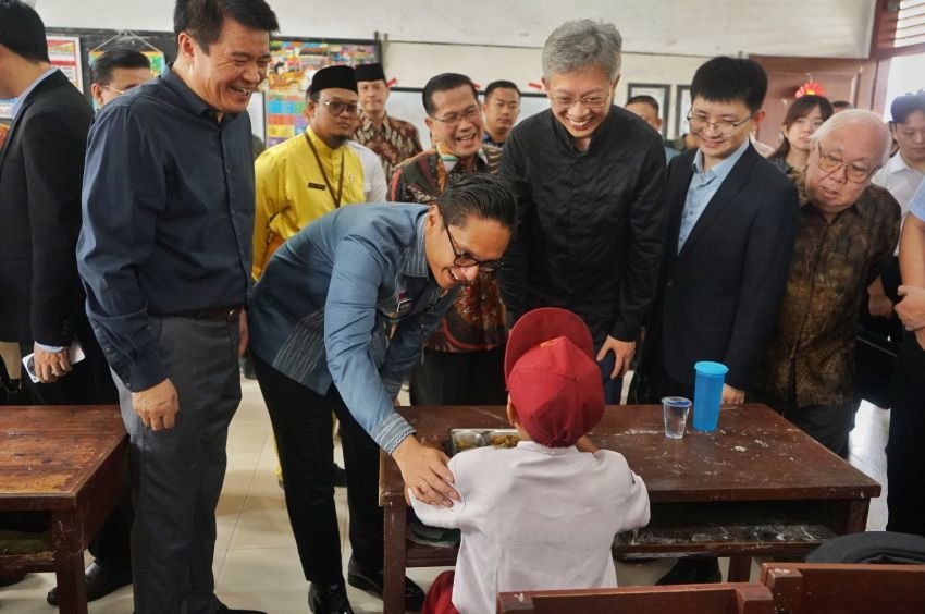 Wali Kota Medan dan Duta Besar Tiongkok Tinjau Pemberian MBG