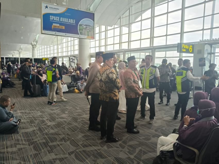 Polda Sumut Kawal Ketat Pemberangkatan Kembali 442 Jemaah Haji dari Bandara Kualanamu