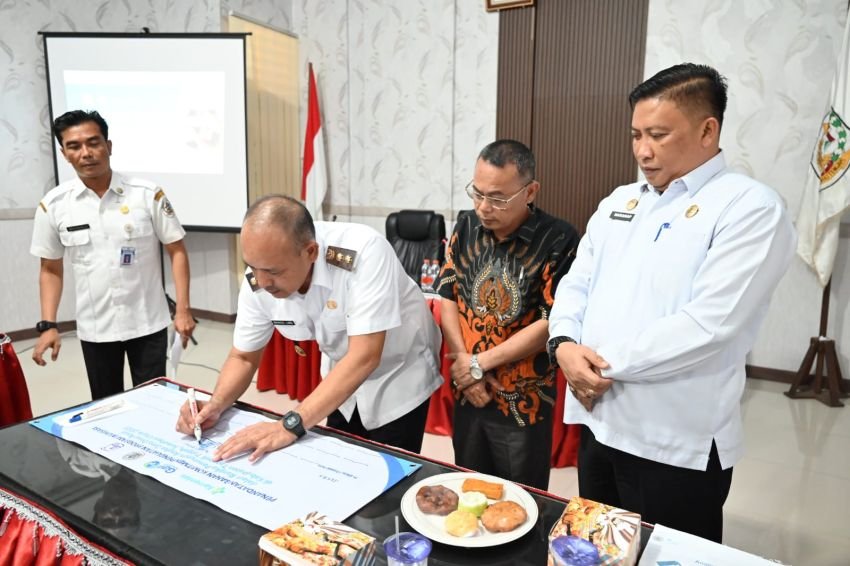 Wakil Bupati Buka Sosialisasi Program Imunisasi Kejar di Tapteng