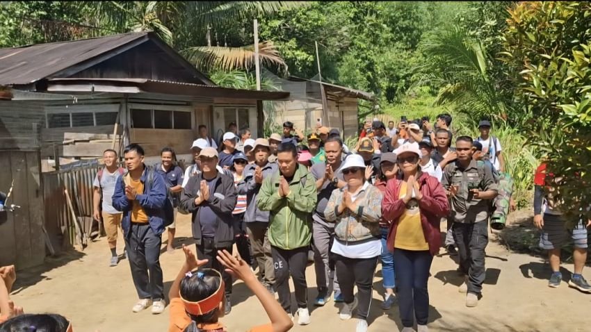 Bupati Humbahas dan Ketua DPRD Kunjungi Dusun Bungus Parlilitan, Dusun Paling Terpencil dan Terisolir