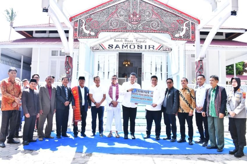 Bobby Nasution Serahkan Rumah Dinas di Samosir ke Bupati