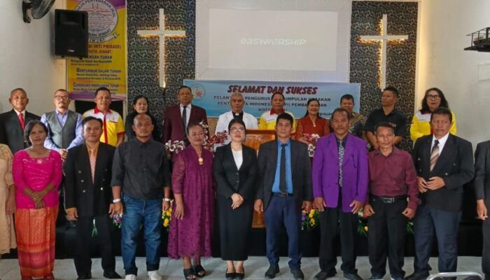 Pdt Dr Baginda Nainggolan dan Pdt Krisman Saragih Kukuhkan Pengurus PGPI Pembaharuan Binjai