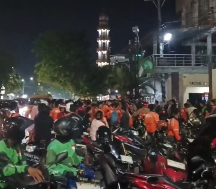 Puluhan Driver Ojol Geruduk Polsek Medan Tembung