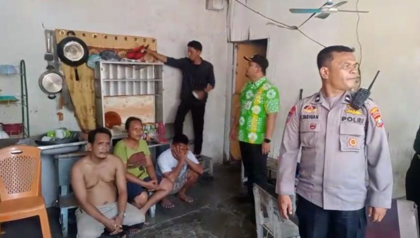 Warga Tanjung Sari Geruduk Rumah Terduga Pengedar Sabu, Pasutri dan Seorang Pria Ditangkap