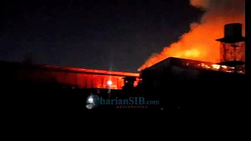 Setelah Dijarah Sebelumnya, Bangunan Tua Milik PT ARB di Medan Deli Terbakar