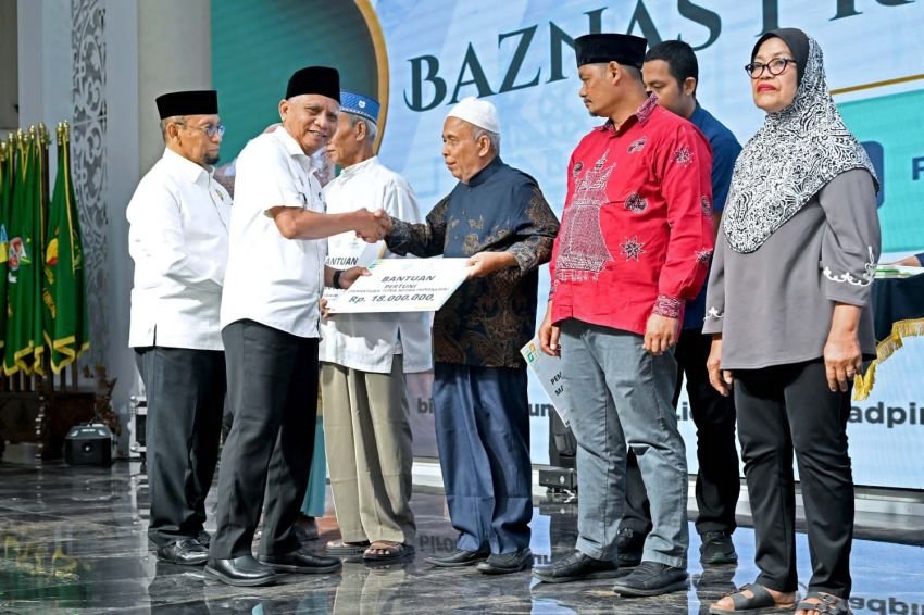 Salurkan Zakat, Infak dan Sedekah Triwulan II 2025, Wagub Sumut sebut Baznas Punya Peran Penting dalam Pembangunan
