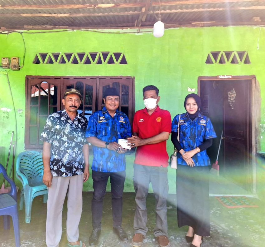Wakil Ketua DPRD SU Beri Santunan ke PA Nainggolan Korban Tertimpa Pohon Tumbang di Stabat