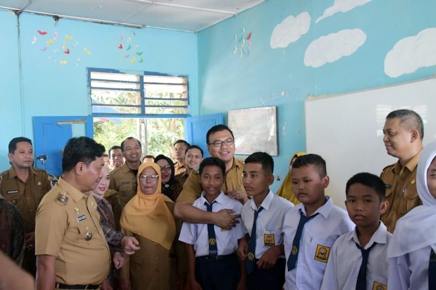 Perdana Siswa SMPN 2 Galang Masuk Sekolah, Bupati: Pemerintah Hadir untuk Masyarakat