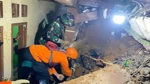 Banjir dan Longsor Landa Puncak Bogor, Dua Orang Tertimbun