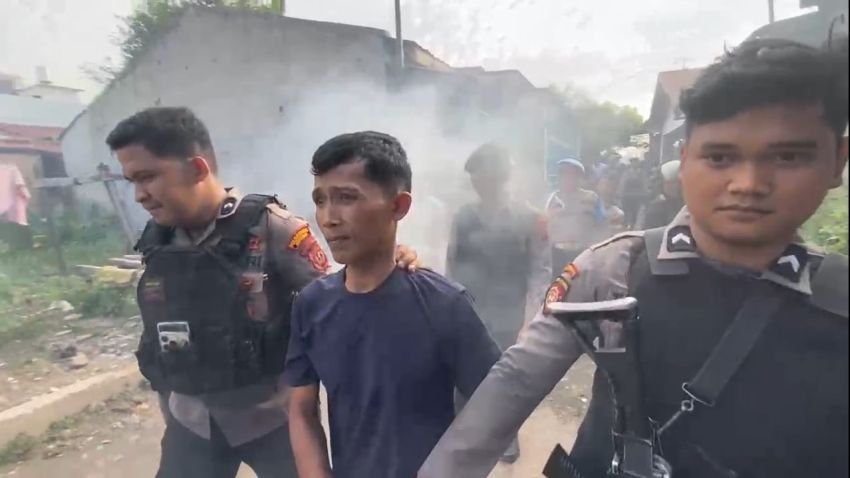 Polrestabes Medan GSN di Jalan Klambir V, Bandar Sabu Dibekuk dan Barak Beranjau Kawat Duri Dibakar