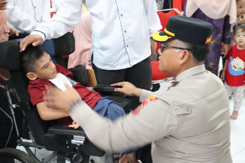 Kapolrestabes Medan Gelar Giat "Kita Peduli Kita Berbagi" di Panti Asuhan Bayi Sehat Muhammadiyah